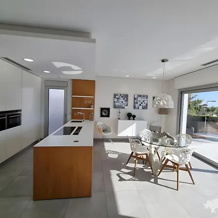 Villa Tipuana 7 *