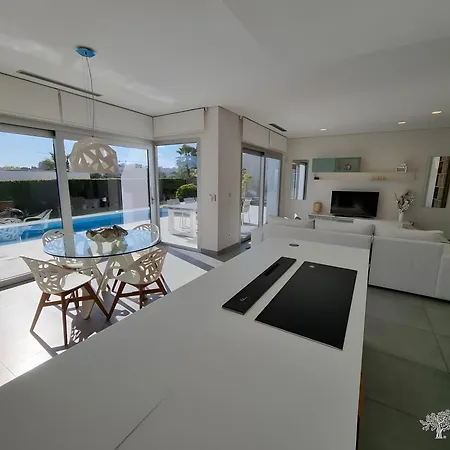 Villa Tipuana 7 *