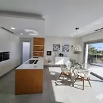 Villa Tipuana 7 *