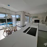 Villa Tipuana 7 *