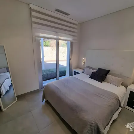 Villa Tipuana 7 *