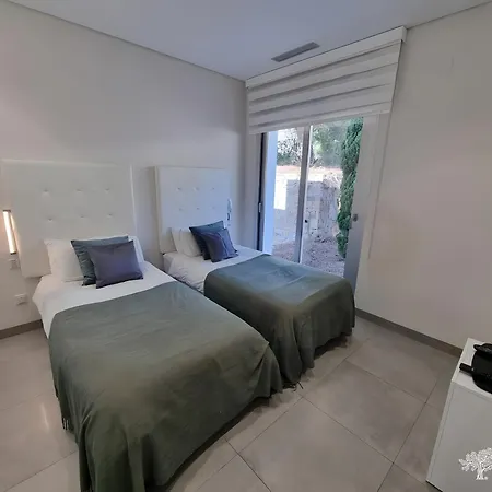 Villa Tipuana 7 *